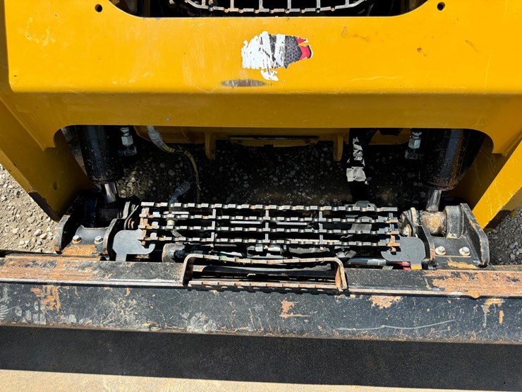 2019-caterpillar-236d3-image-11