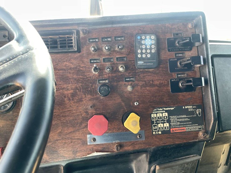 1994-peterbilt-567-image-13