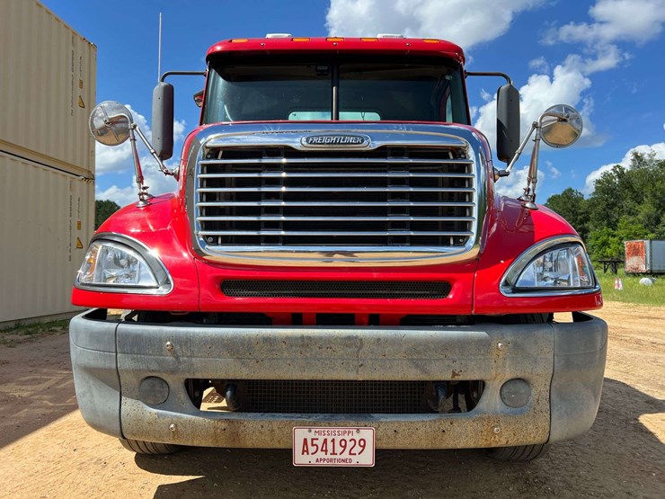 2006-freightliner-columbia-120-image-5