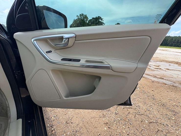 2016-volvo-xc60-image-22