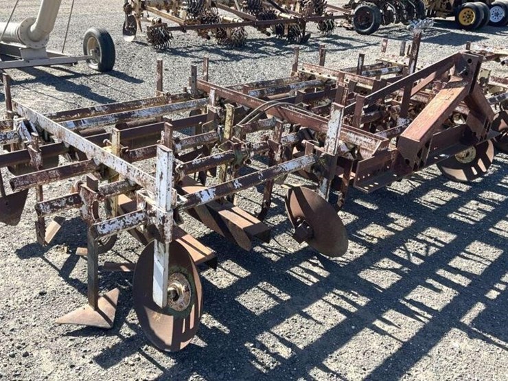 custom-3-pt-3-row-60"-cultivator-image-1
