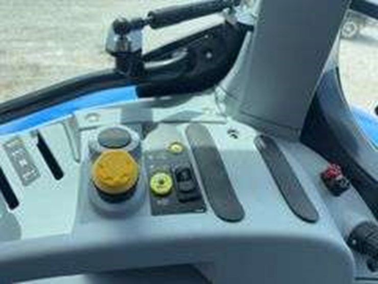 new-holland-t6.160-image-36