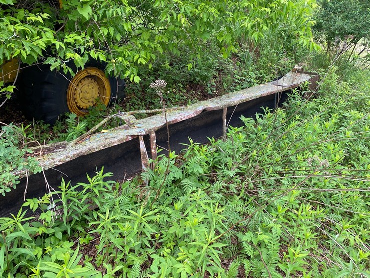#1590-•-(4)-metal-tanks-and-scrap-iron-image-5