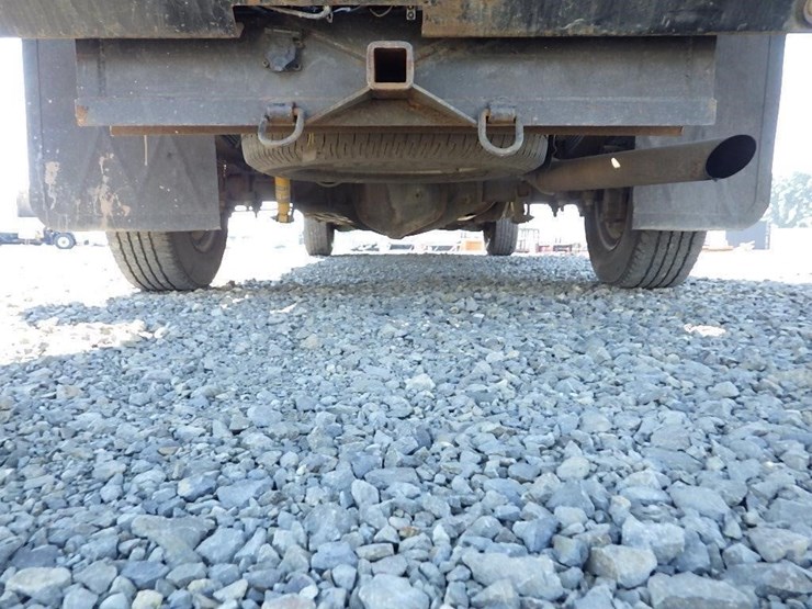 2013-chevrolet-3500hd-image-9