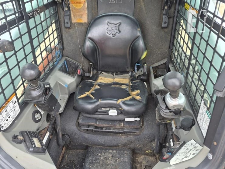 2011-bobcat-s750-image-14