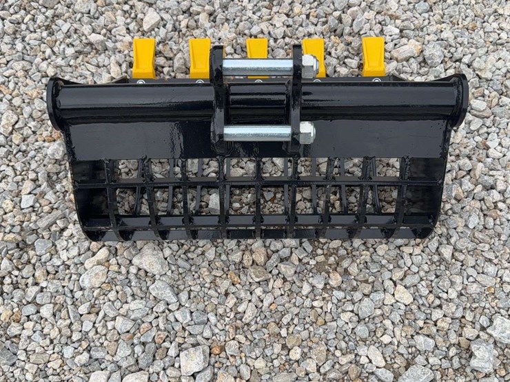 skeleton-rock-bucket-attachment-for-mini-excavator-image-2
