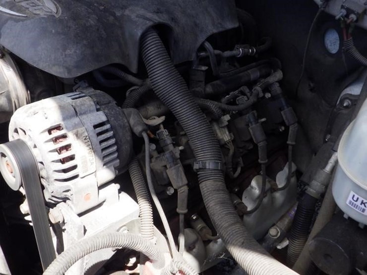 2004-chevrolet-3500-image-24