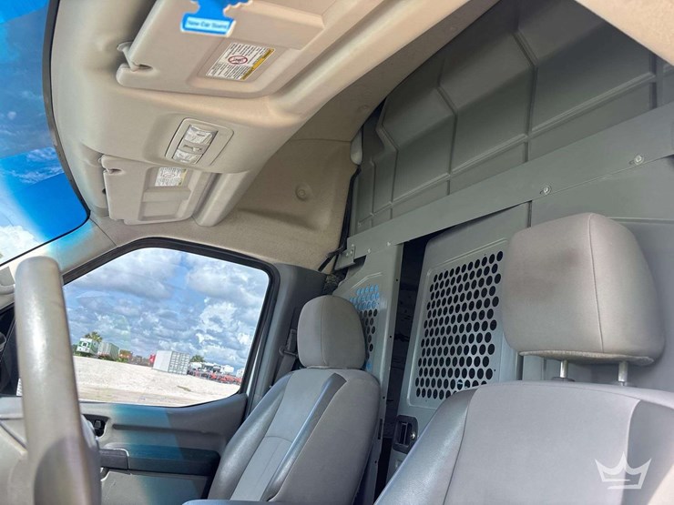2017-nissam-nv2500hd-cargo-van-image-29