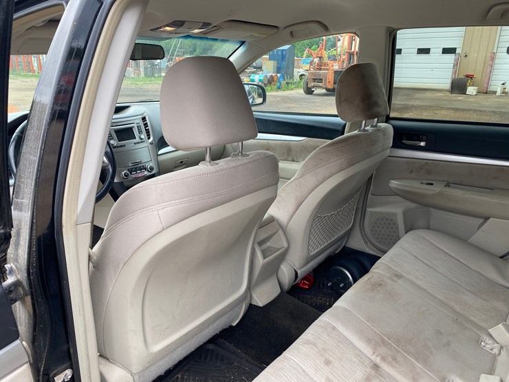 #1394-•-2013-subaru-outback-all-wheel-drive-image-18
