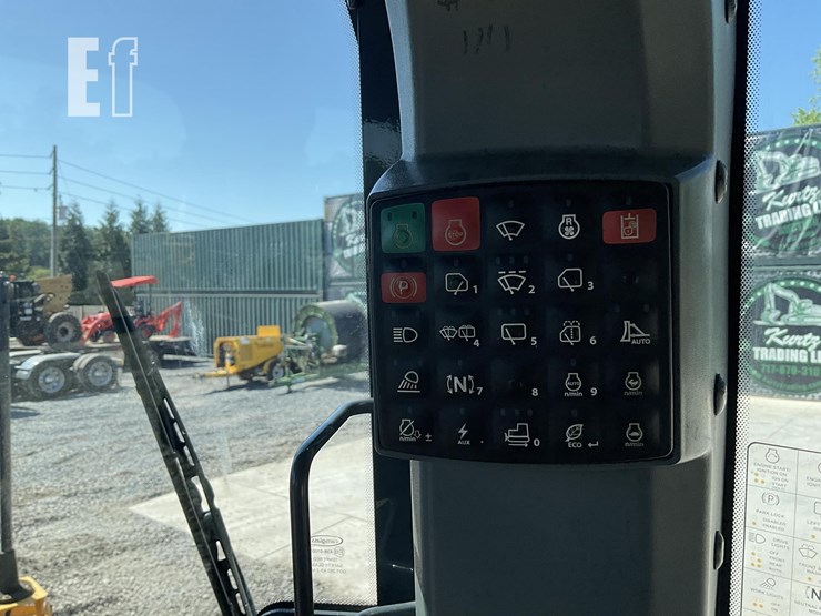 2022-deere-700l-lgp-image-16
