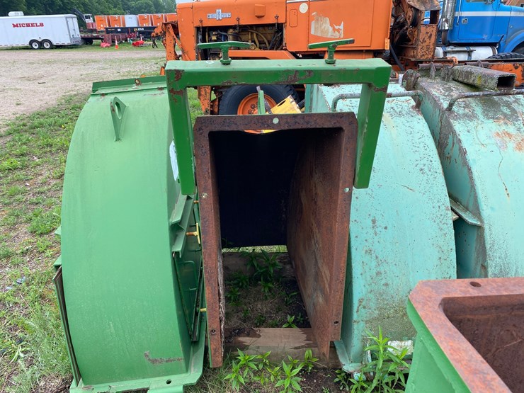 #1565-•-(4)-metal-chipping-chutes-image-4