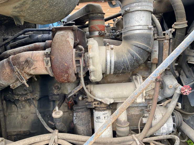 #1570-•-white-semi-truck-image-24
