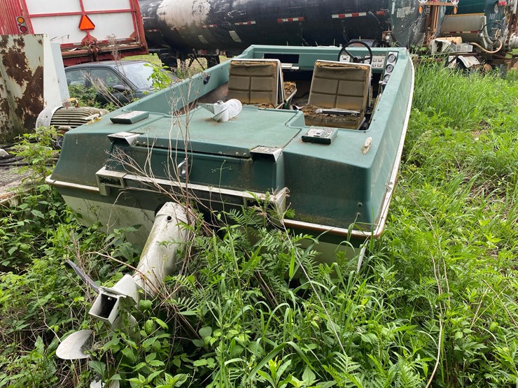 #1629-•-johnson-motors-fiberglass-boat-on-trailer-(no-title)-image-4