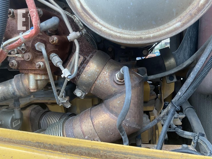2015-caterpillar-d6t-xl-image-20