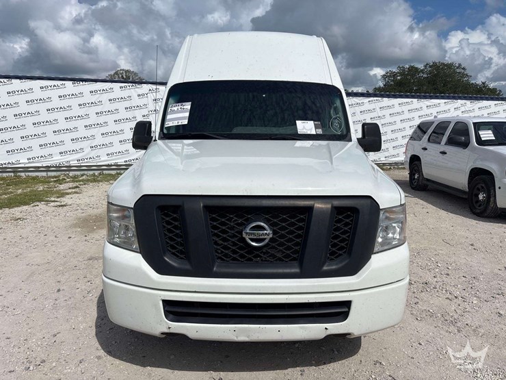 2017-nissam-nv2500hd-cargo-van-image-39