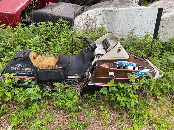 #1588-•-polaris-600-xcr-triple-snowmobile-image-2