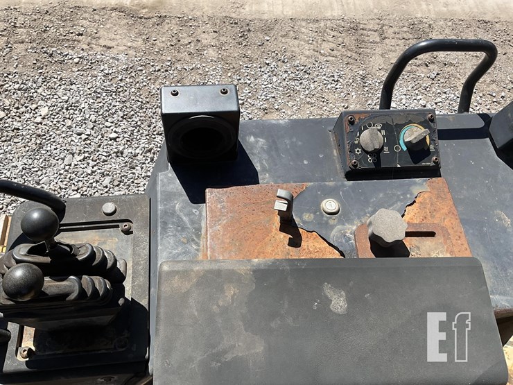 2000-caterpillar-953c-image-14