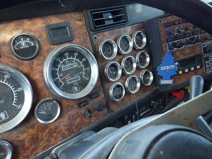 2000-kenworth-w900b-image-17