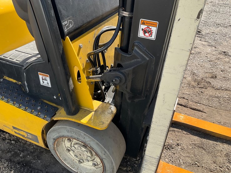 #1388-•-2014-yale-glc040sv-forklift-image-19