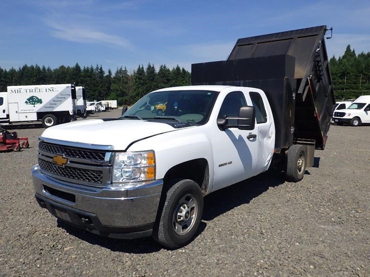 2013-chevrolet-3500hd-image-1