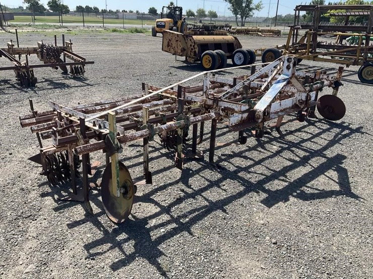 custom-3-pt-3-row-60"-cultivator-image-3
