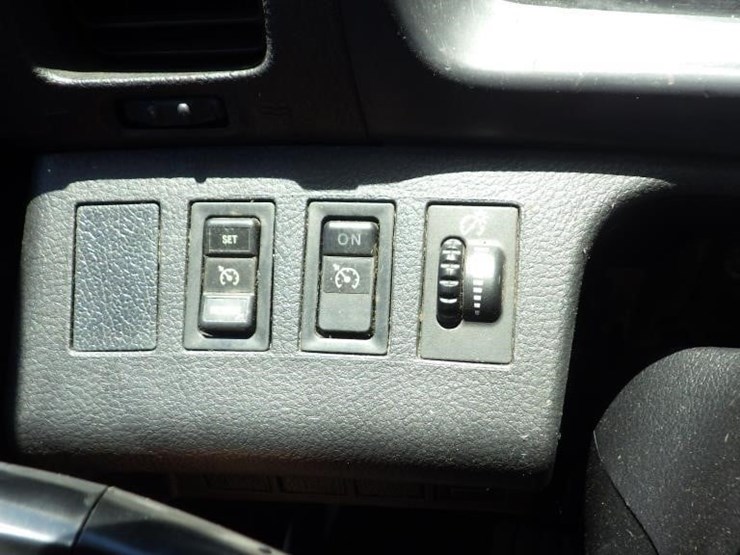 2015-hino-338-image-28