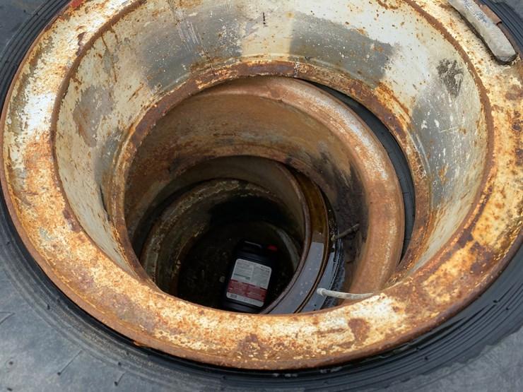 #1615-•-(8)-semi-tires-with-split-rims-image-6