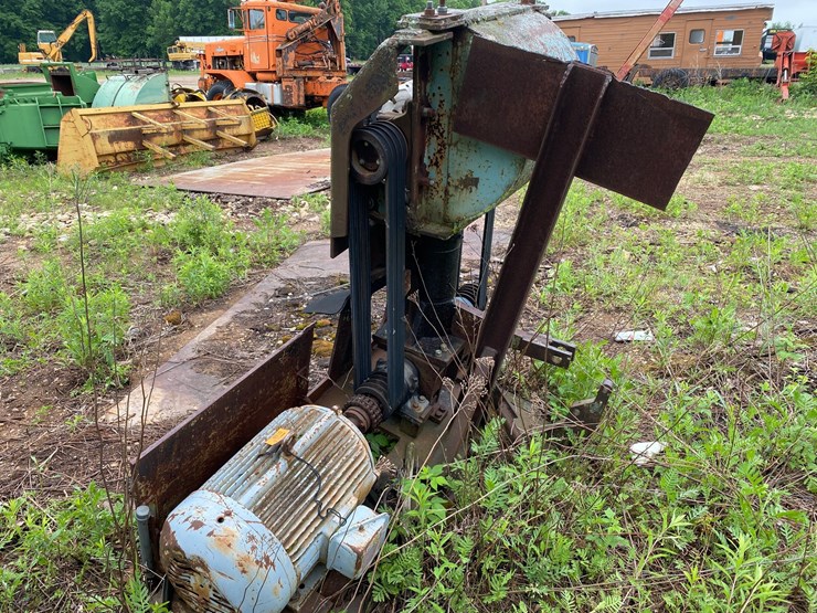 #1579-•-wood-chipper-with-electric-motor-image-5