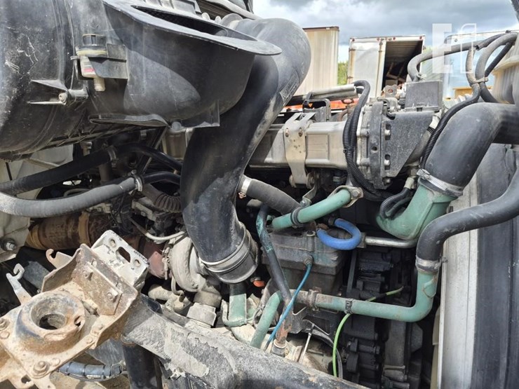 2006-volvo-vnl64t300-image-16
