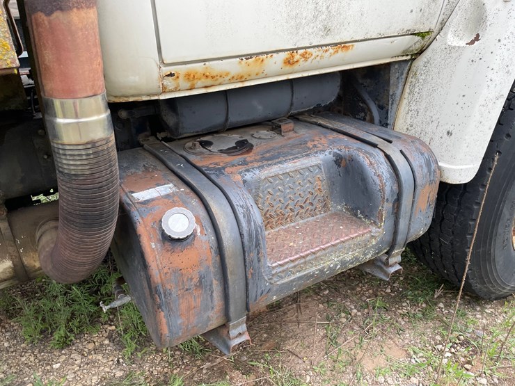 #1392-•-1974-fleetstar-2070a-tandem-axel-dump-truck-image-18