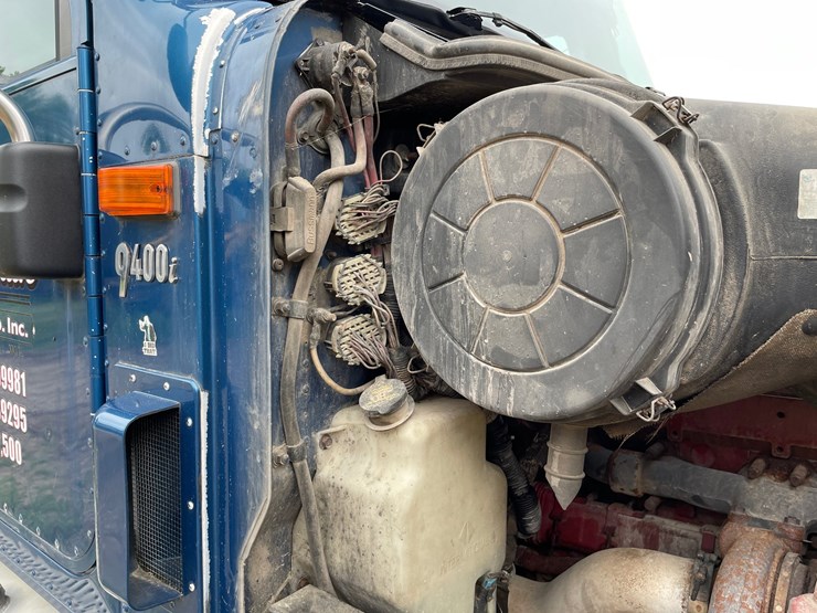 #1377-•-2006-international-9400i-6x4-sleeper-cab-semi-tractor-image-91