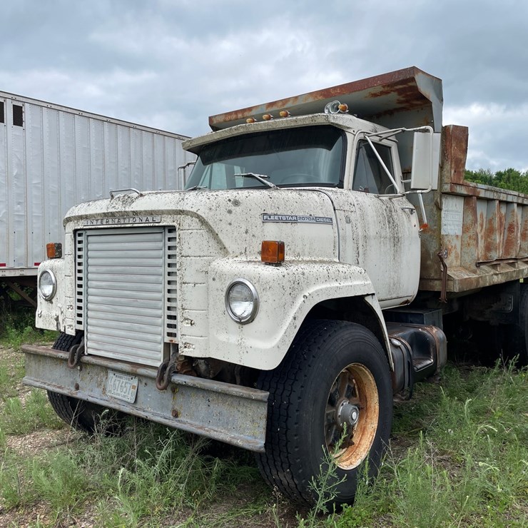 #1392 • 1974 FleetStar 2070A Tandem Axel Dump Truck