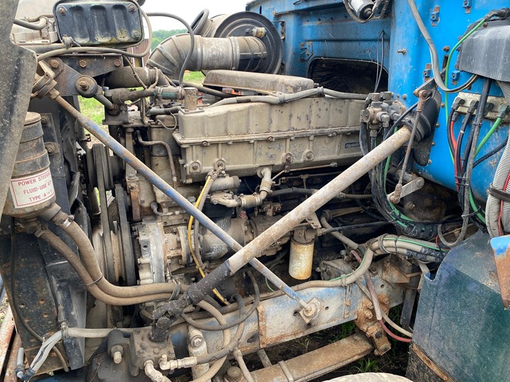 #1570-•-white-semi-truck-image-20