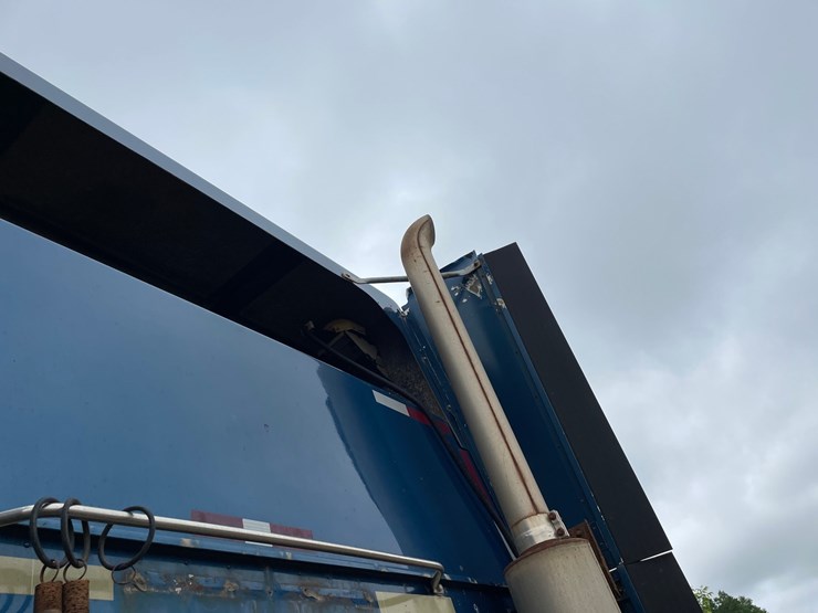 #1377-•-2006-international-9400i-6x4-sleeper-cab-semi-tractor-image-44