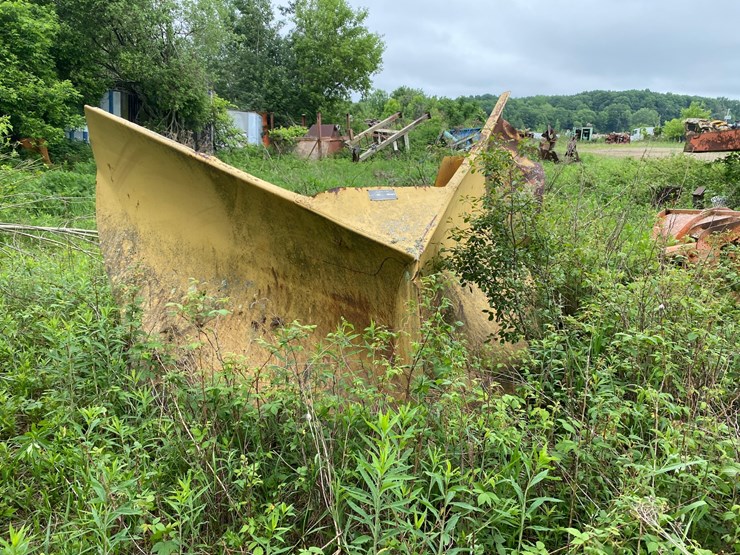 #1624-•-l/w-10'-8"-front-v-plow-image-2