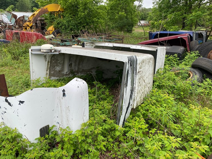 #1587-•-various-semi-tractor-hoods-and-wind-dams-image-1