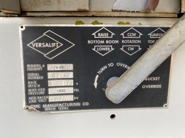 #1561-•-1988-international-boom-service-truck-image-22