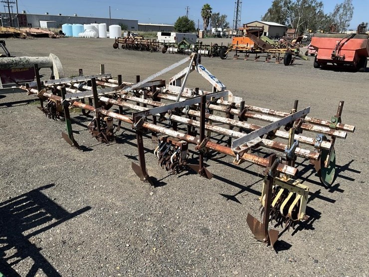 custom-3-pt-3-row-60"-cultivator-image-5