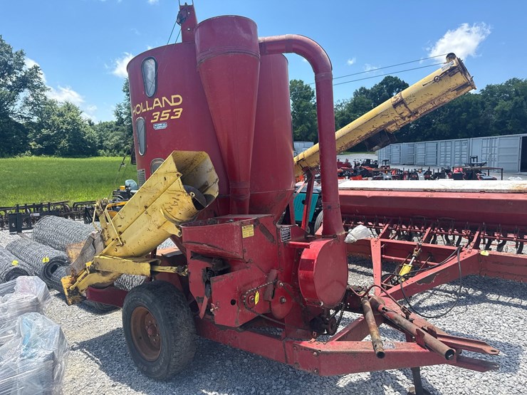 new-holland-853-image-1