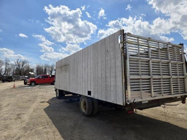 inoperable-2010-isuzu-flatbed-truck-jale5w169a7301-image-12