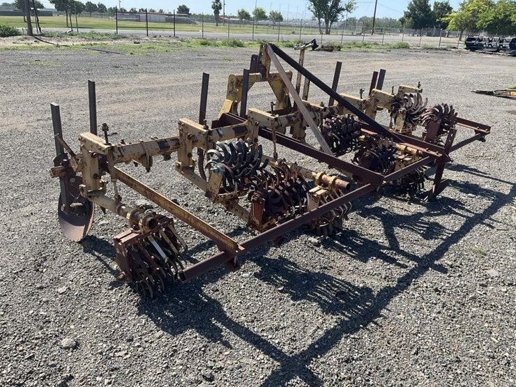 custom-3-pt-3-row-60"-rolling-cultivator-image-6
