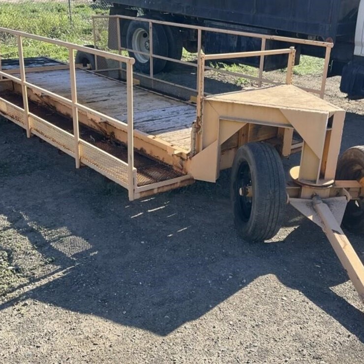 CUSTOM TRAILER