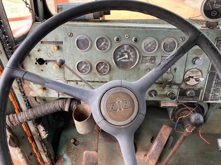 #1569-•-oshkosh-semi-tractor-image-12