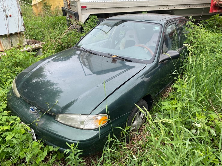 #1628-•-2001-chevy-geo-prizm-(no-title)-(for-parts-only)-image-1