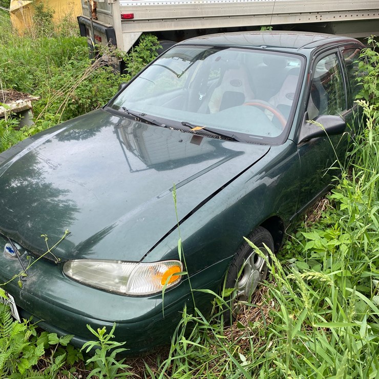 #1628 • 2001 Chevy Geo Prizm (No Title) (For Parts Only)