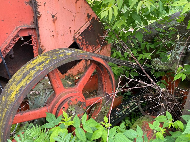 #1622-•-mack-engine-powering-portable-chipper-image-7
