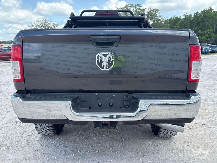 2020-dodge-2500-image-24