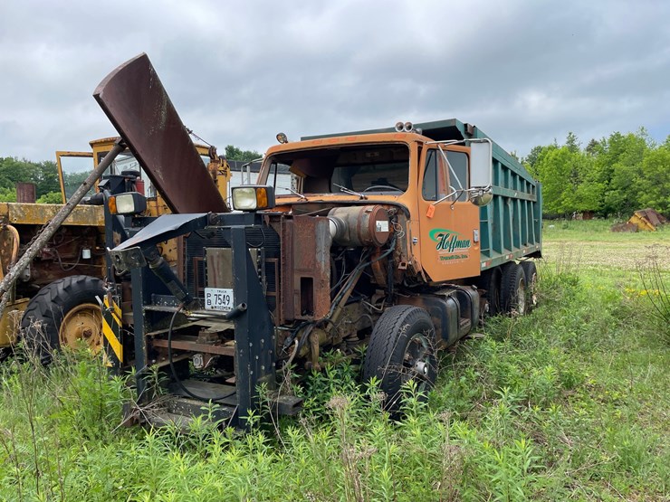 #1381-•-international-f-2674-tri-axel-dump-truck-image-1