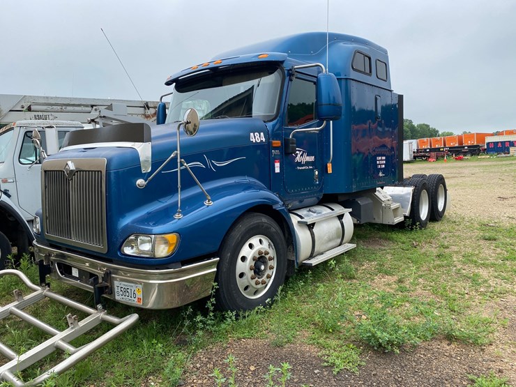 #1562-•-2007-international-truck-image-1