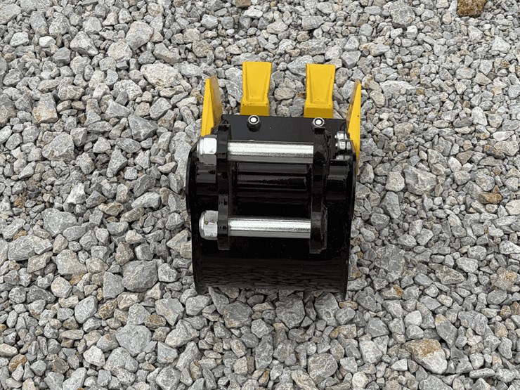 mini-excavator-toothed-bucket-attachment-image-4